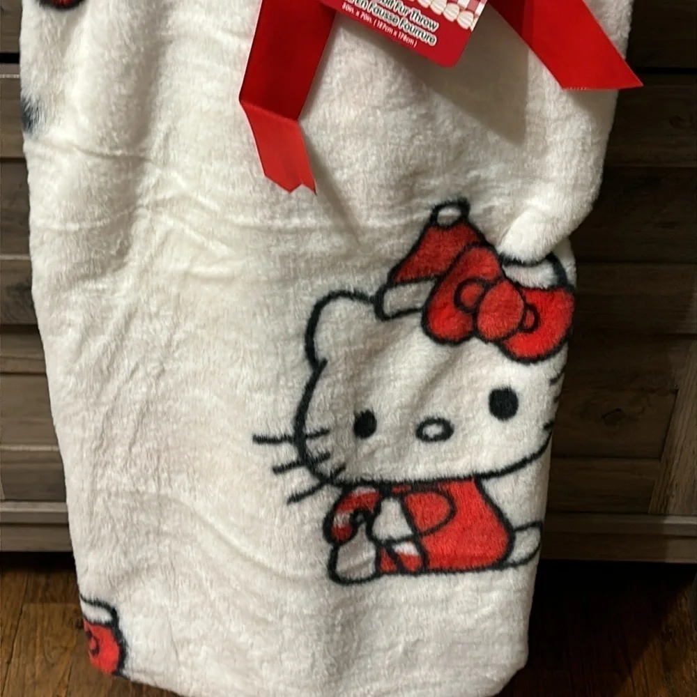 NWT HELLO KITTY FAUX FUR CANDY CANE CHRISTMAS BLANKET